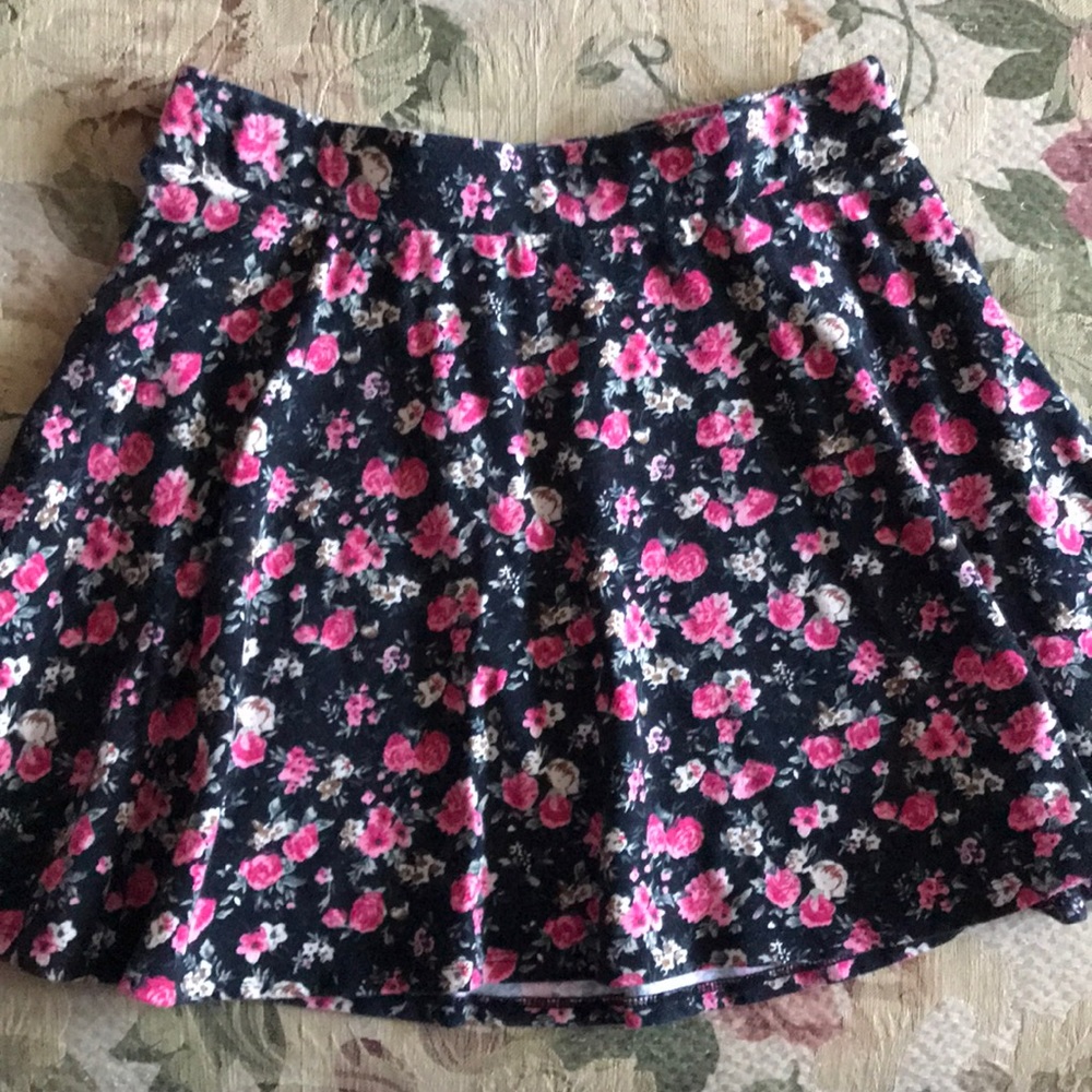 Forever 21 Girl’s floral skirt